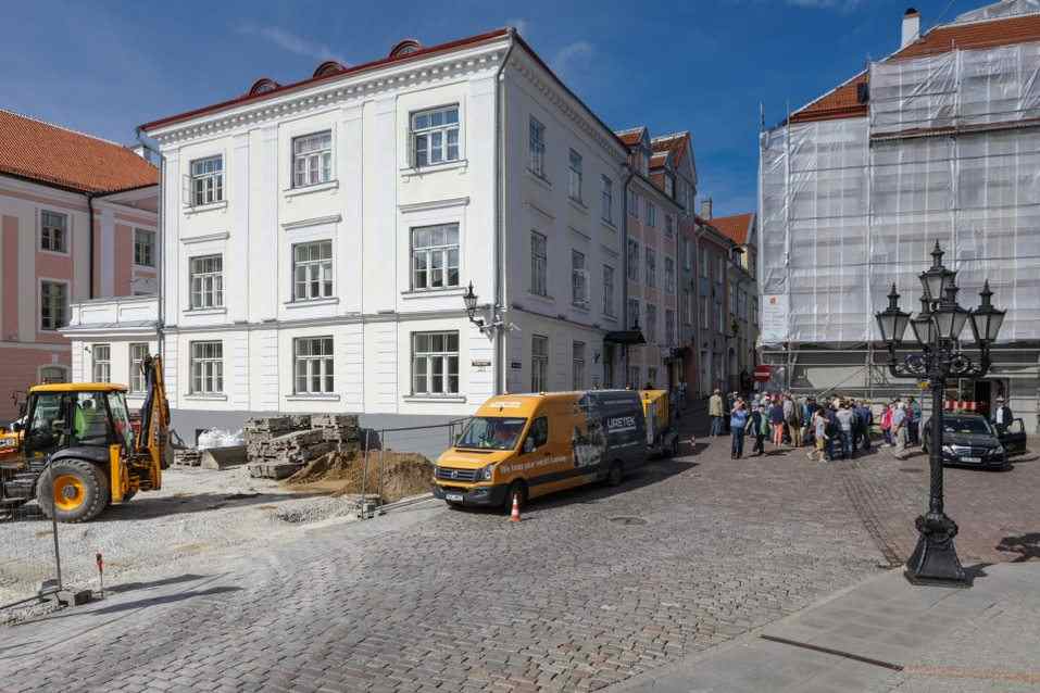 Vēsturiskas ēkas vecpilsētā pamatu stabilizācija un pamatu nostiprināšana